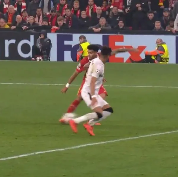 Gol Luis Díaz sin mirar en Liverpool-Bayer Leverkusen, Champions: foto y video