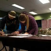 Amenazas de bomba afectaron desarrollo de elecciones en Estados UnidosOak Creek Town Hall in Oak Creek, Colorado, on Election Day, November 5, 2024. (Photo by Jason Connolly / AFP)