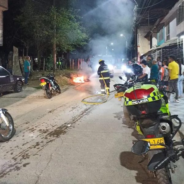 Ladrón en Ibagué fue golpeado por comunidad y le quemaron moto tras robo