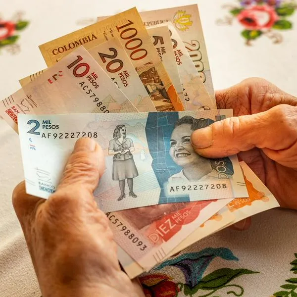 Filtran cifra de aumento que tendría mesada de pensionados en Colombia para 2025: piden estar atentos a las discusions sobre el salario mínimo.
