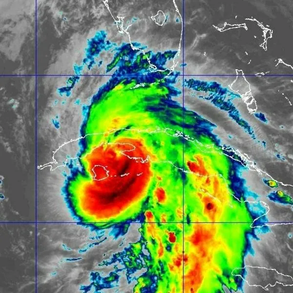 Cuba se queda sin energía por el huracán Rafael. 