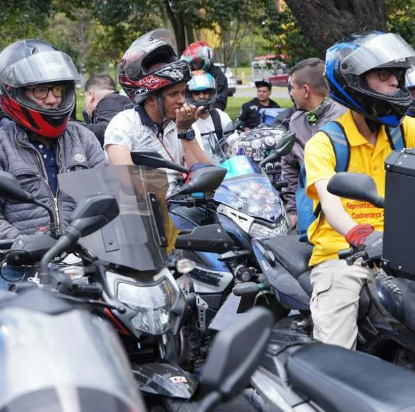 Motociclistas, a propósito de cómo pueden evitar que se les lleven la moto a los patios si los cogen sin casco: video