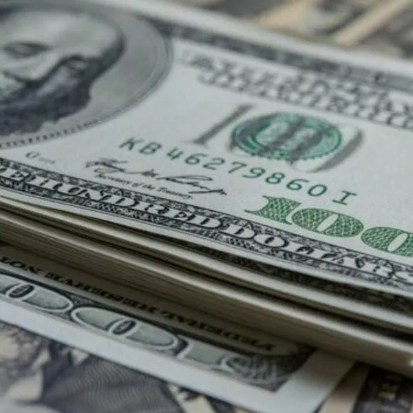 Dólar en Colombia retrocede con fuerza y vuelve a caer del soporte de $ 4.400