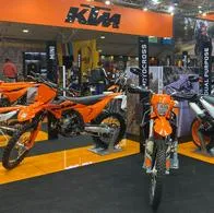 KTM llegó pisando fuerte al Salón del Automóvil: hay descuentos y novedades en sus motos