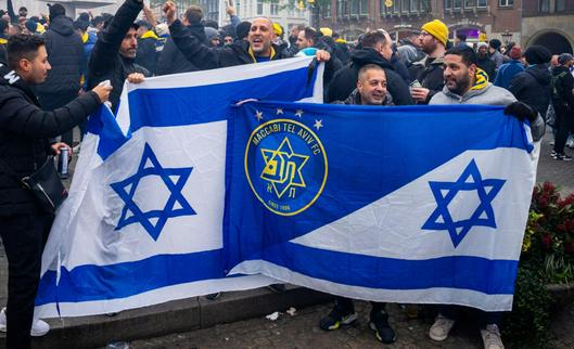 Agreden a hinchas del equipo israelí Maccabi Tel Aviv durante un partido en Ámsterdam