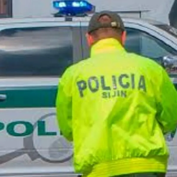 2 policías en Bogotá secuestraron a exuniformado para robarle 20 millones de pesos. La víctima acababa de retirar el dinero de un banco en el sur. 