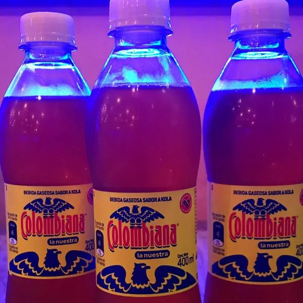 Postobón tomó una decisión poco pensada con la famosa gaseosa Colombiana y se verá en las diferentes botellas del producto. Es con un reconocido libro. 