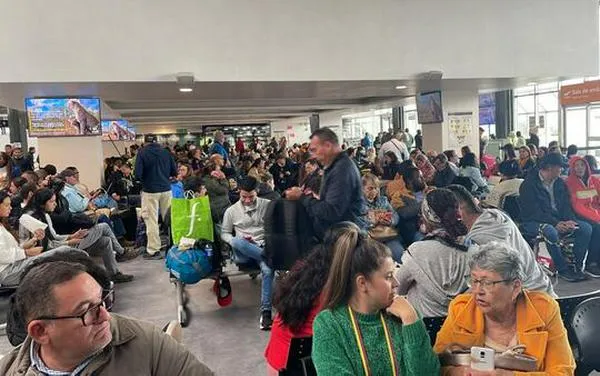 Reportan congestión en El Dorado por restricciones en espacio aéreo y mal clima