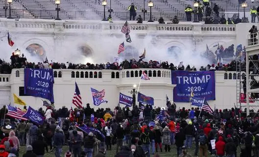 El juicio a Trump por el asalto al Capitolio se congela