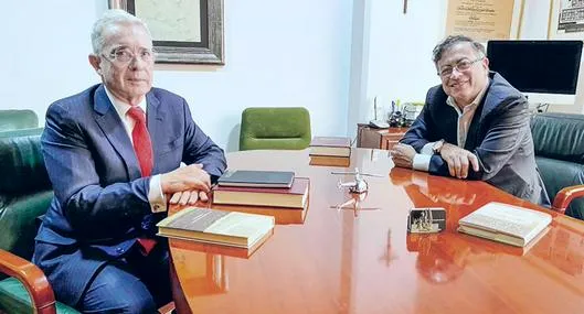 Gustavo Petro le responde a Álvaro Uribe por señalamiento de paramilitares