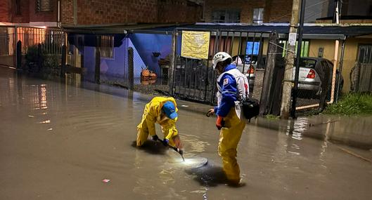 Más de 500 familias quedaron afectadas por las inundaciones en Bogotá: "Lo perdí todo", dijo una habitante del barrio Verbenal, quien quedó sin hogar. 