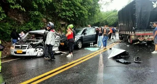 Grave accidente en la vía Anapoima- Apulo: choque múltiple deja varias personas heridas