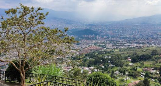 Joven fue encontrada muerta en un solitario camino de Copacabana: tenía heridas de bala 