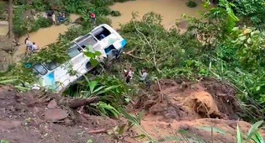 Trágico accidente en Norte de Santander: bus cayó a un abismo y hay 14 heridos