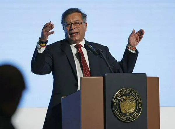 “En mi gobierno la ley se cumple”: Petro defiende medidas de la SIC a la Registraduría