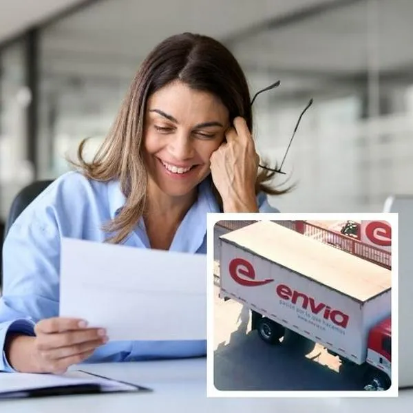 Foto de mujer y camiones de Envía, en nota de cómo trabajar en Envía, con ofertas de empleo con salarios de hasta $ 4'000.000