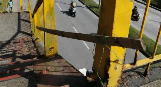 Mujer de 21 años, delicada al caer desde puente de Manizales esta noche de martes