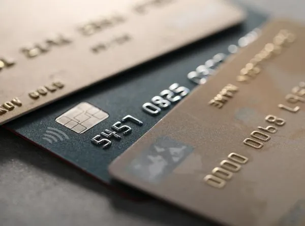 Tarjetas de crédito en Colombia cambiarán el contrato que hacen firmar bancos