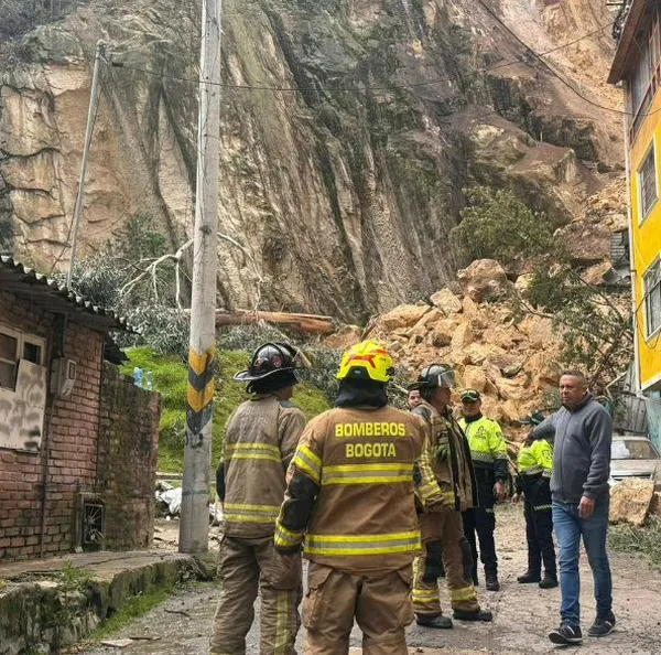 Derrumbe en Bogotá hoy: mujer relató cómo fue el deslizamiento que destruyó dos viviendas en Usaquén este 13 de noviembre.
