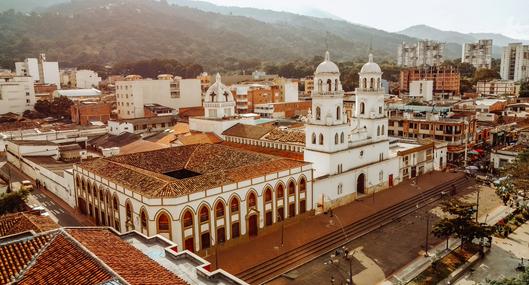 Cuál es el municipio de Floridablanca y por qué se llama así.