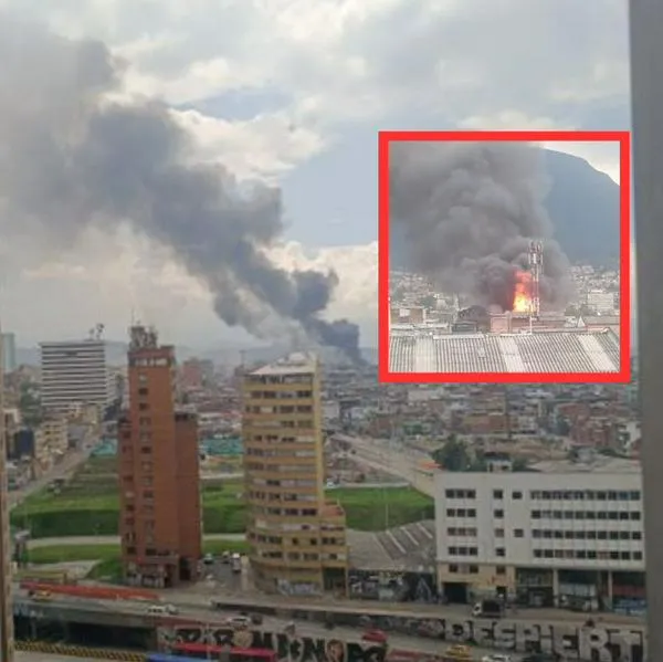 Incendio en San Andresito de San José (Bogotá): llamas amenazan con expandirse