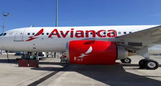 La aerolínea Avianca tomó una decisión con sus pasajeros que se vieron afectados por cancelación de vuelos: activó plan que conviene.