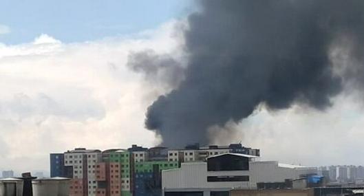 Incendio en bodega de repuestos es atendido en barrio San José Bogotá, con racionamiento de agua