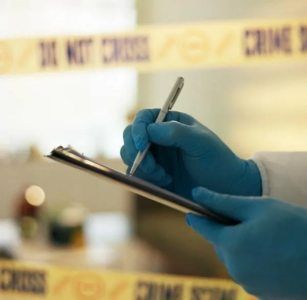 Nuevo feminicidio en Bogotá: en ataque de celos, un hombre asesinó a su pareja en presencia de sus dos hijas y varios amigos.