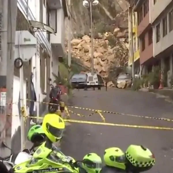 Derrumbe en Bogotá por lluvias: familias en Usaquén pasaron noche en la calle 