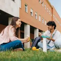 Jóvenes, en nota sobre que darán becas y subsidios de sostenimiento en Bogotá y Soacha