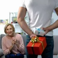 Qué regalarle a la suegra en Navidad, según IA 