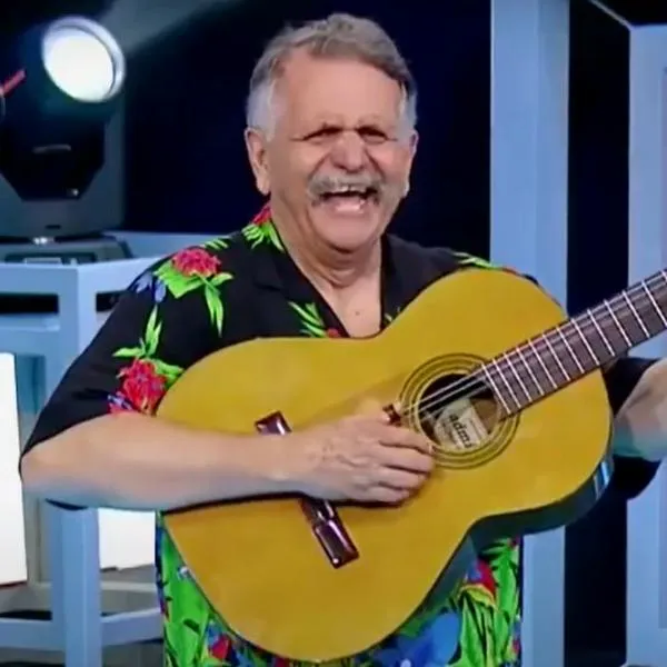 Foto Álvaro Lemmon, Hombre caimán, en silla de ruedas preocupa Sábados Felices