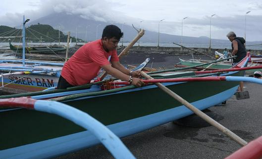 Se acerca a Filipinas el supertifón Man-yi