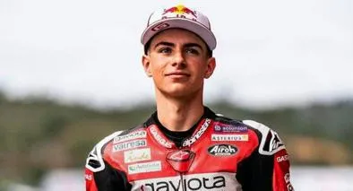 El colombo español David Alonso cierra 2024 con broche de oro: victoria en Barcelona y récord en Moto3 