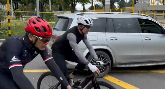 Conductor camioneta Mercedes Benz casi causa accidente Gran Fondo Bogotá ciclistas