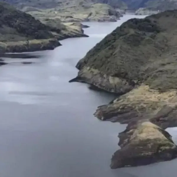 Acueducto de Bogotá reveló que hay conjuntos que no cumplen con el racionamiento de agua porque siguen usando los tanques de reserva.