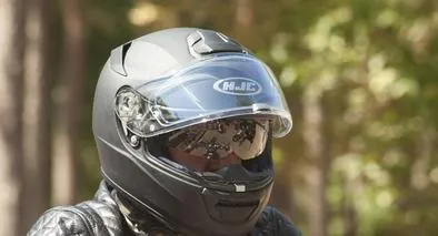 Motociclistas en Colombia que no usan casco podrían evitar pagar altas multas
