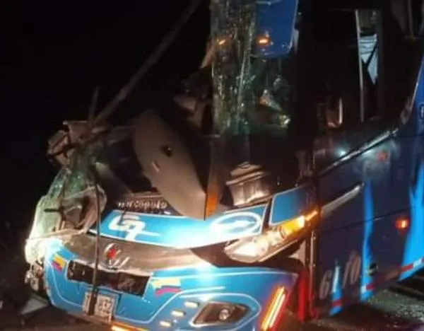 Accidente entre dos buses deja 14 personas heridas en vía Castilla-Natagaima