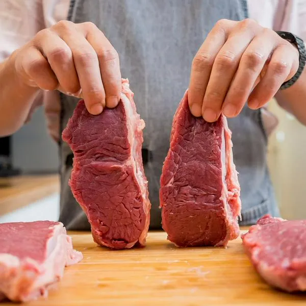 Carnicero dice error peligroso con carne descongelada al asarla sin airear