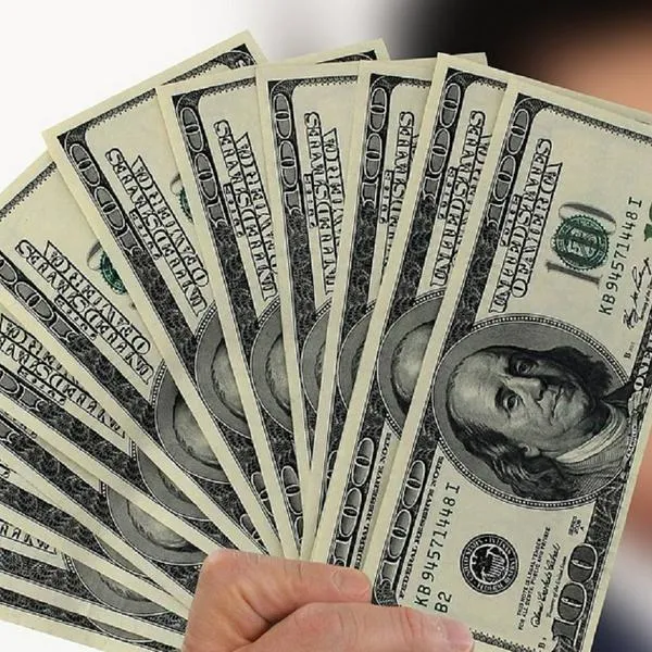 El dólar seguirá en $ 4.400 en noviembre y la tasa de interés bajaría 50 puntos en diciembre, según el Banco de la República