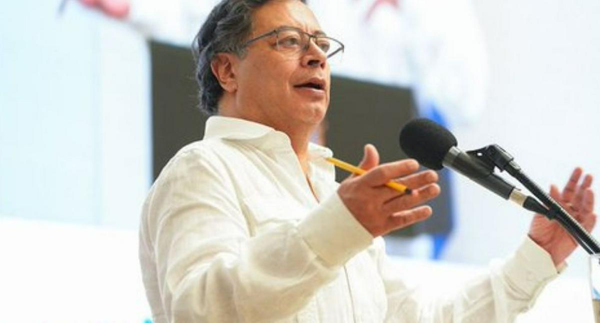 Gustavo Petro dice que la Inteligencia Artificial puede traer despidos masivos