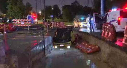 Habló taxista que casi muere ahogado tras caer en enorme hueco en Bogotá