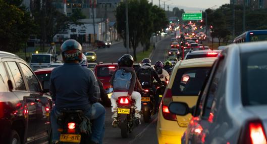 Multa por manejar sin casco ya no da inmobilización para las motos: hay cambio