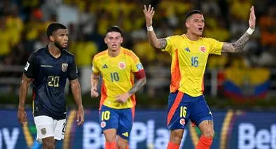 Juan Portilla y James Rodríguez en el Metropolitano. 