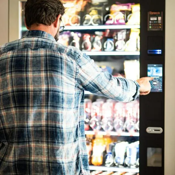 Qué hacer su máquina dispensadora no le devuelve el dinero