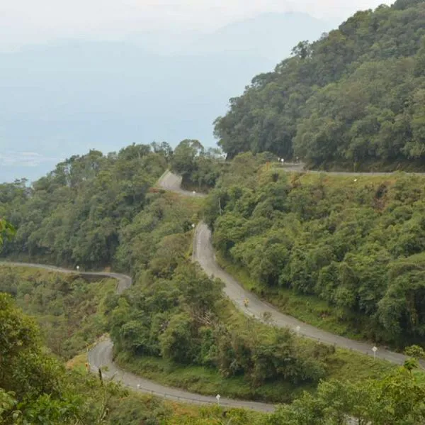 Foto de camino de Nariño a Putumayo, en nota de cuál carretera de Colombia es el Trampolín de la muerte, dónde es y su historia