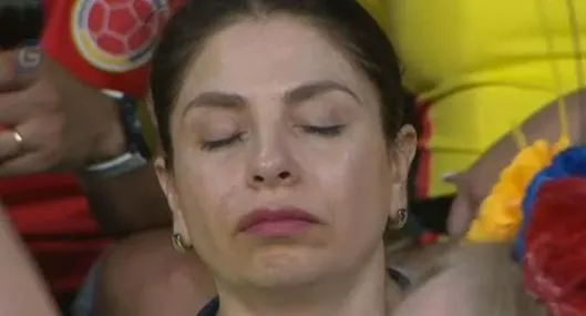 VIeron a colombiana durimiendo en el partido de Colombia Vs. Ecuador 