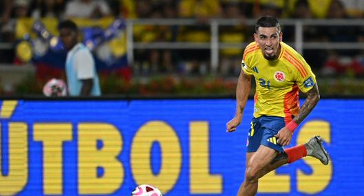 Colombia's defender #21 Daniel Munoz controls the ball during the 2026 FIFA World Cup South American qualifiers football match between Colombia and Ecuador at the Metropolitano Roberto Melendez stadium in Barranquilla, Colombia, on November 19, 2024. (Photo by Raul ARBOLEDA / AFP)