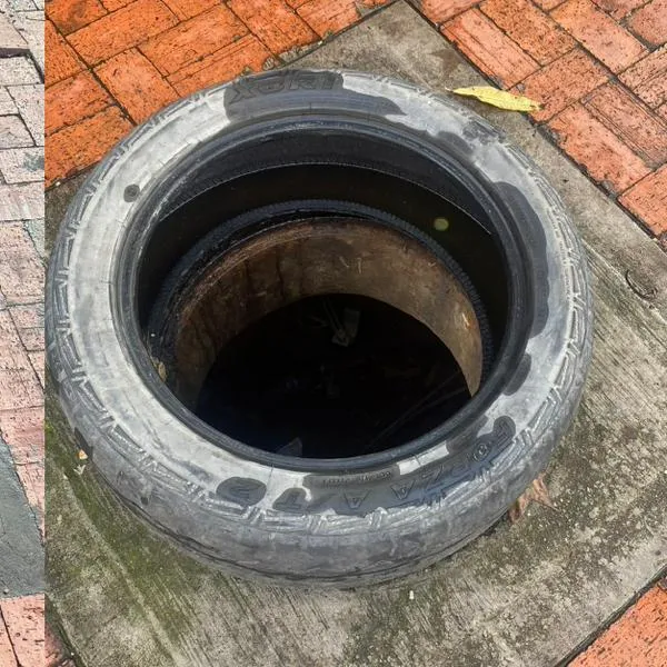 Imagen de referencia de alcantarillas destapadas en Bogotá.