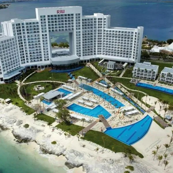 El hotel Riu de Cancún, México, se expresó por el colombiano que los acusó de golpearlo y aseguran que el joven estaba borracho y con mal comportamiento.